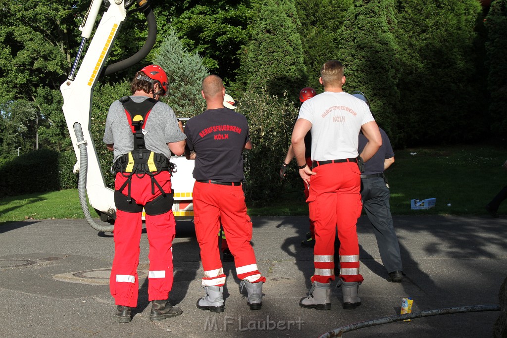 Koelner Seilbahn Gondel blieb haengen Koeln Linksrheinisch P574.JPG